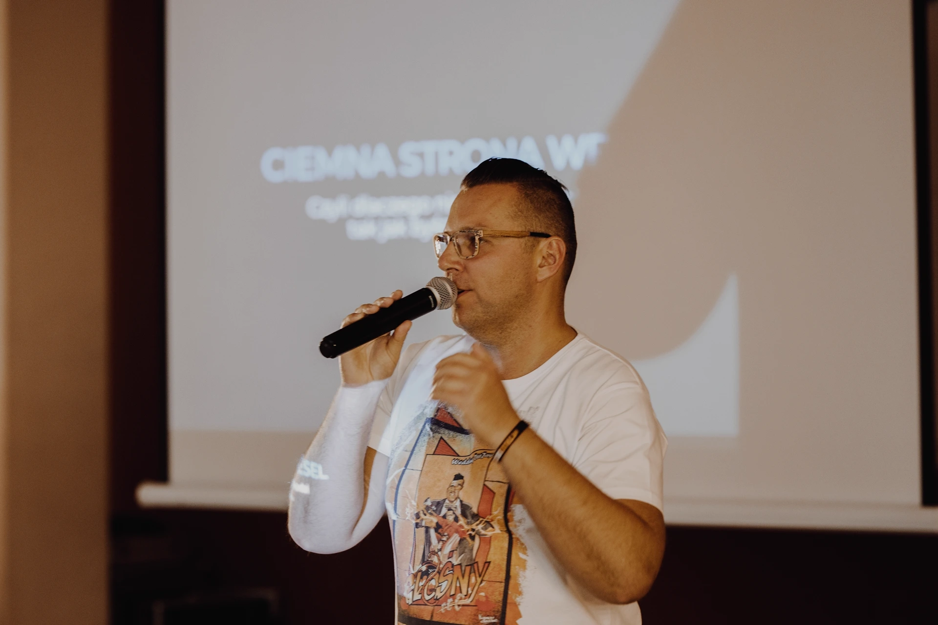 DJ Głośny na szkoleniu